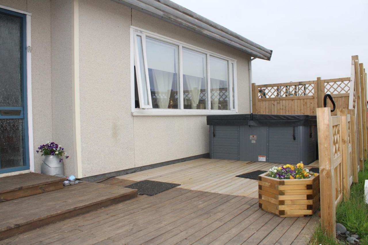 Stori-Bakki Guesthouse-With Hot Tub Egilsstaðir Exteriör bild